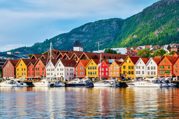 Visita a pie autoguiada sobre cultura e historia de Bergen