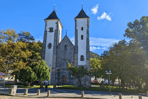 Visita a pie autoguiada sobre cultura e historia de Bergen — image 4