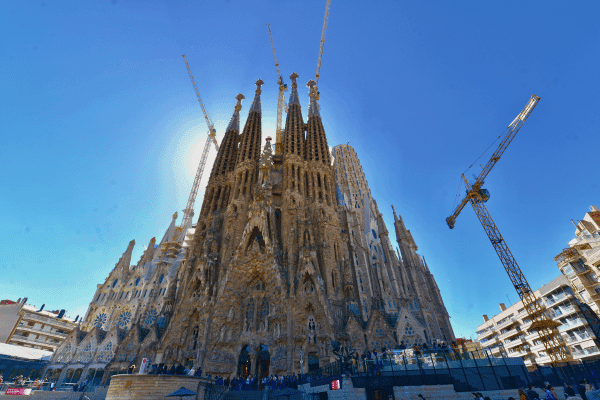 Visita autoguiada a pie por lo más destacado del Eixample de Barcelona — image 2