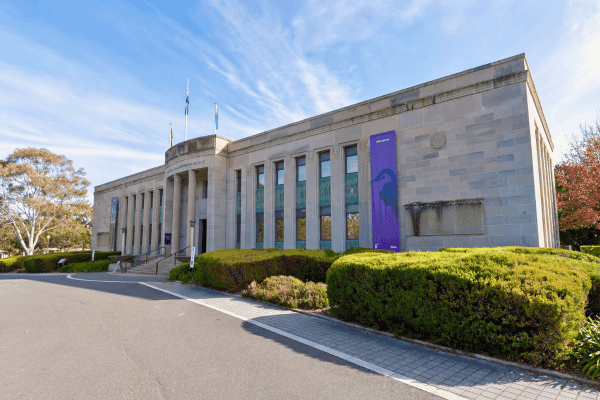 Visita autoguiada a pie por lo más destacado de la ciudad de Canberra — image 3