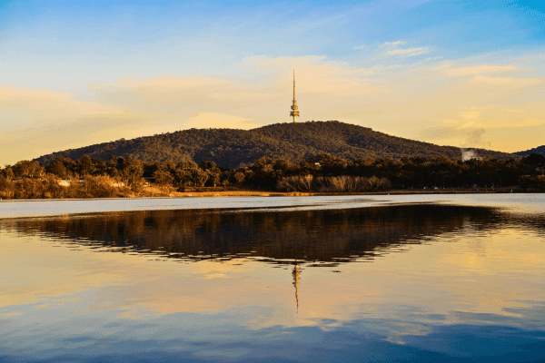 Visita autoguiada a pie por lo más destacado de la ciudad de Canberra — image 5