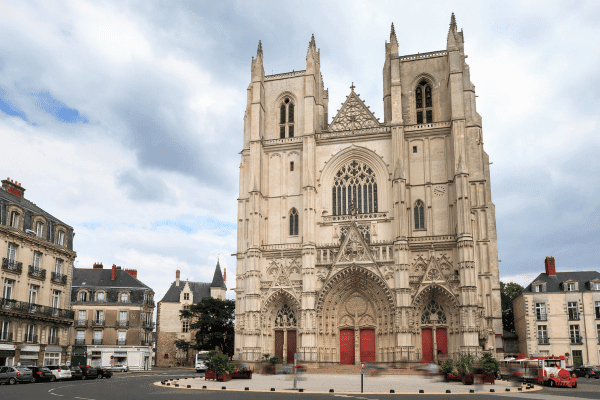 Visita a pie autoguiada por la ciudad de Nantes