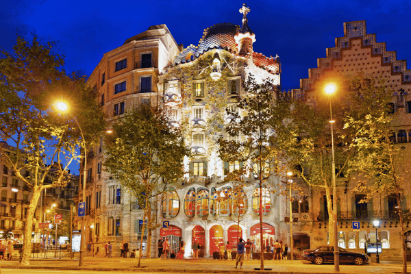 Visita autoguiada a pie por las luces navideñas de Barcelona — image 2