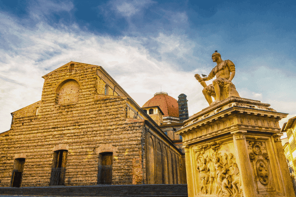 Tour a pie autoguiado tras los pasos de Miguel Ángel en Florencia