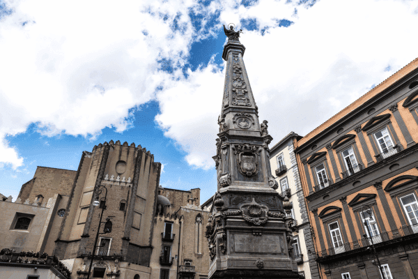 Tour a pie autoguiado por la historia oscura y misteriosa de Nápoles — image 5