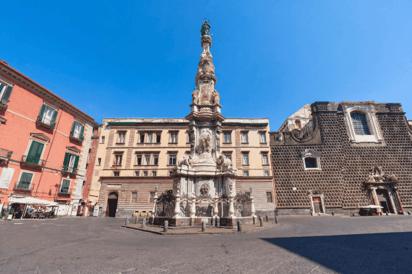 Tour a pie autoguiado por la historia oscura y misteriosa de Nápoles — image 3